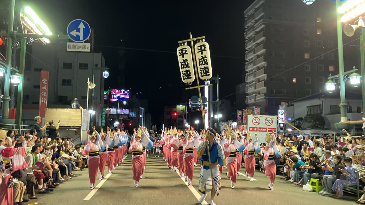 踊らにゃ損々、阿波踊り